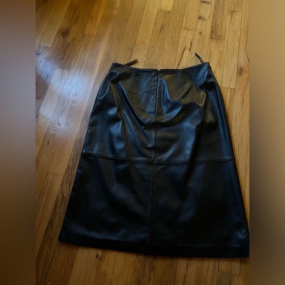 Black leather skirt - Picture 2 of 5